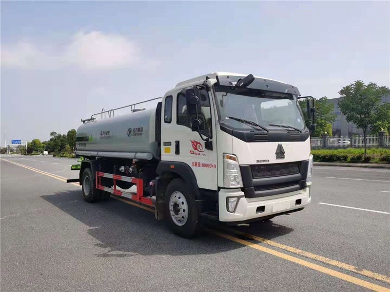 重汽豪沃抑尘车