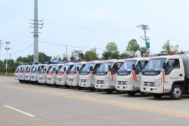 程力集团4台压缩垃圾车、8台密封垃圾车准备发车